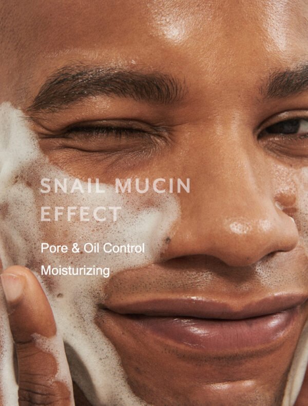 Snail Repairing Foam Cleanser de chez Mizon : Photo mannequin